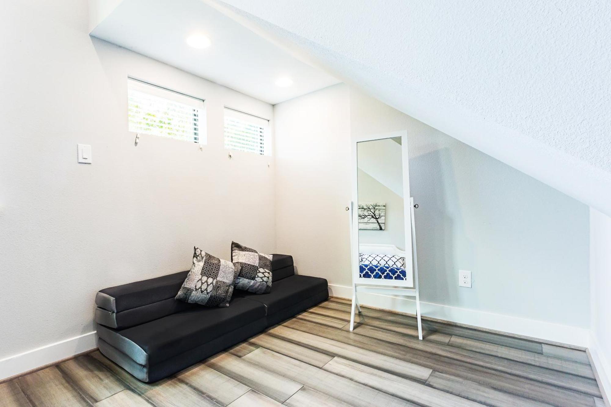 Montrose Guesthouse Suites By Dunyha Houston Dış mekan fotoğraf
