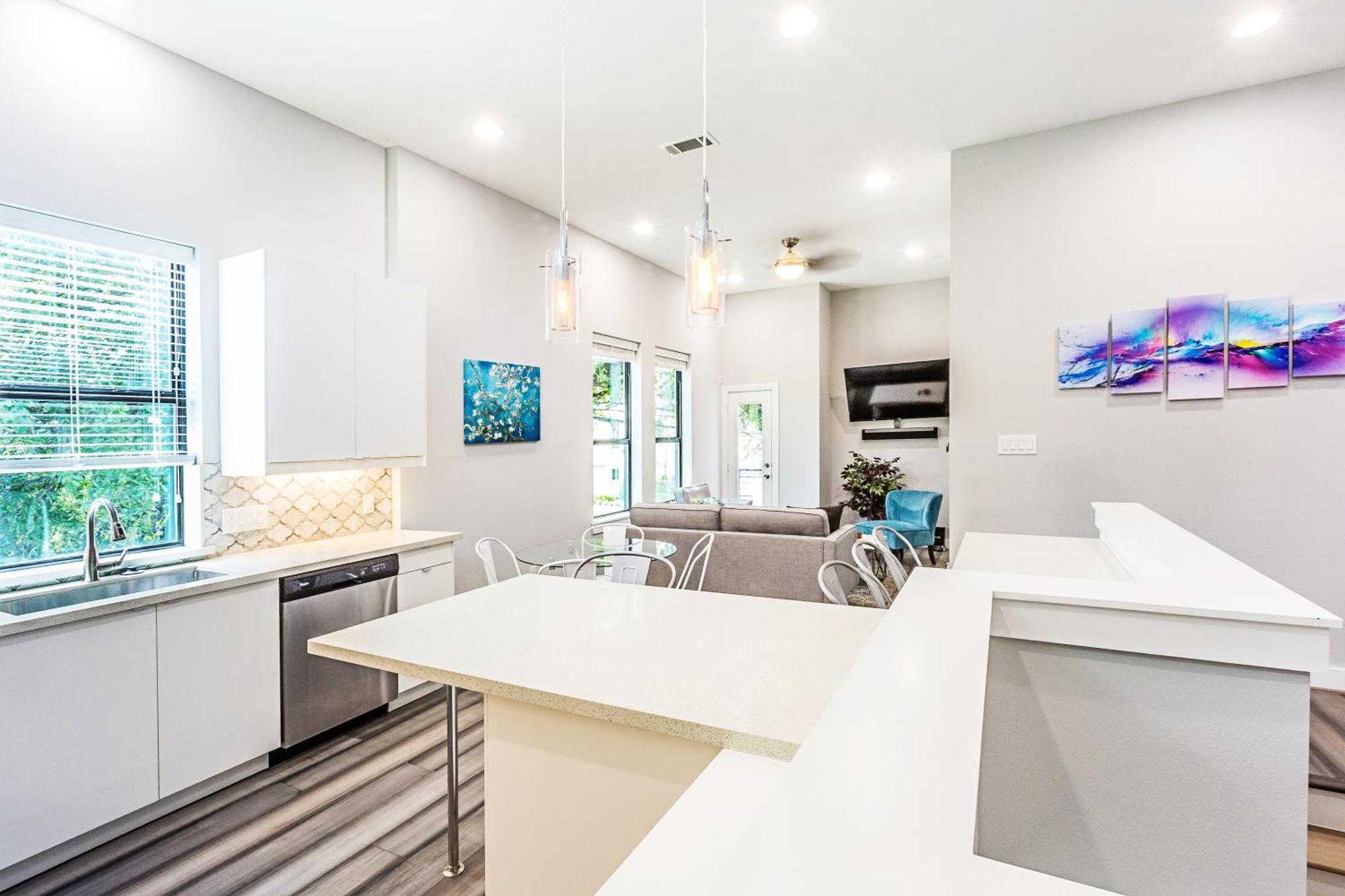 Montrose Guesthouse Suites By Dunyha Houston Dış mekan fotoğraf