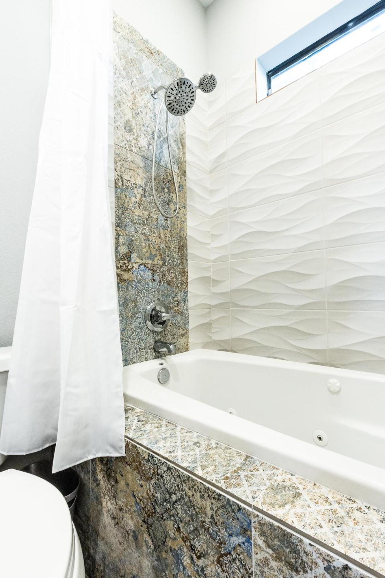 Montrose Guesthouse Suites By Dunyha Houston Dış mekan fotoğraf